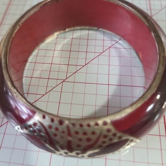 Vintage Chunky Red Bangle with metal detail. 60s or 70s - Picture 4 of 5